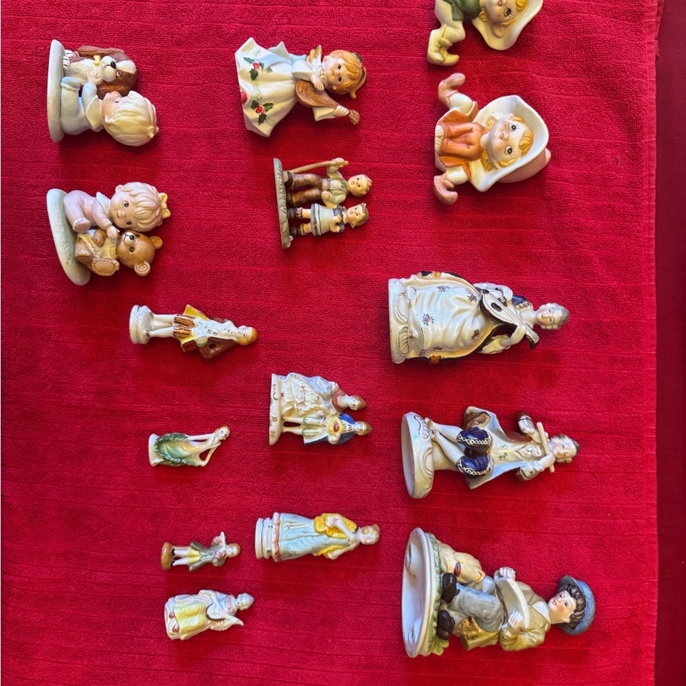 Charming Ceramic Figurine Set - Multicolor